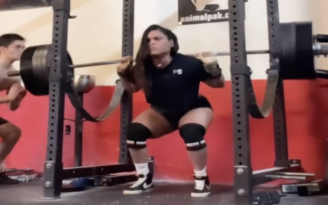 powerlifter-kheycie-romero-squats-234-kilograms-(516-pounds)-for-2-reps