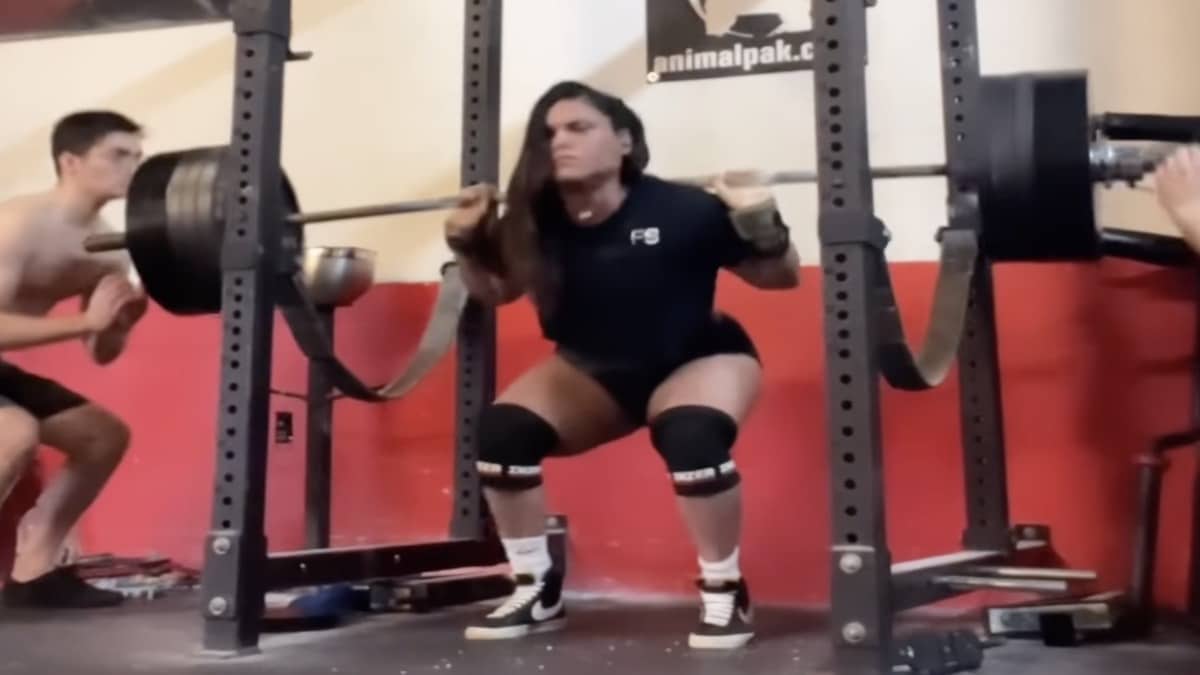 powerlifter-kheycie-romero-squats-234-kilograms-(516-pounds)-for-2-reps