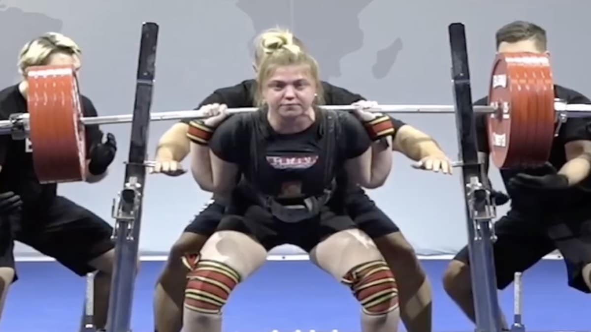 ukrainian-powerlifter-daria-rusanenko-(84kg)-squats-a-world-record-2755-kilograms-(607.4-pounds)-–-breaking-muscle