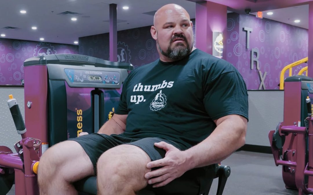 strongmen-eddie-hall-and-brian-shaw-attempt-to-train-legs-at-a-planet-fitness-–-breaking-muscle