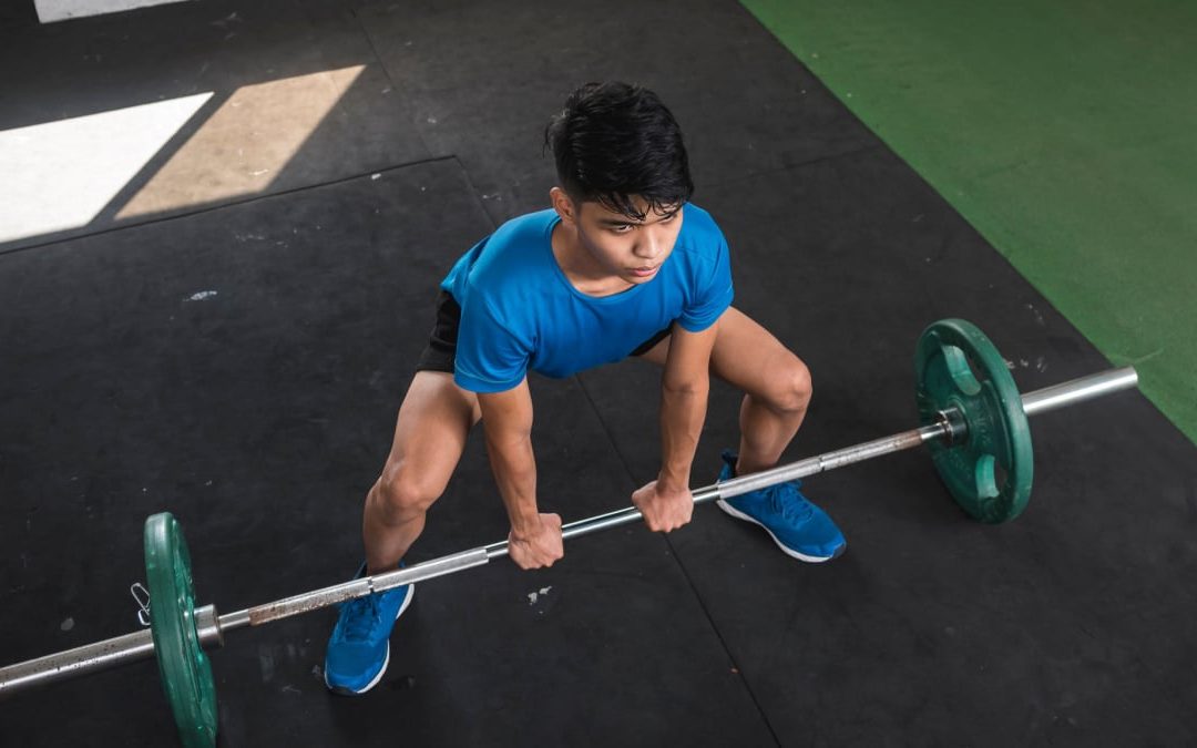 deadlift-vs.-sumo-deadlift:-know-how-to-pull-–-breaking-muscle