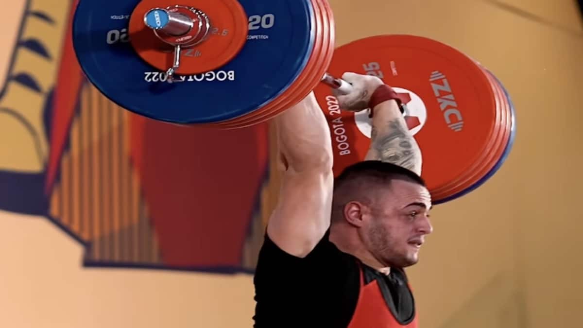 weightlifter-karlos-nasar-(89kg)-captures-world-record-with-220-kilogram-clean-&-jerk-–-breaking-muscle