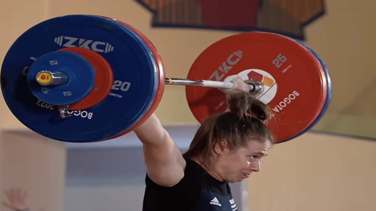 weightlifter-loredana-elena-toma-(71kg)-captures-119-kilogram-world-record-snatch-en-route-to-world-championship-–-breaking-muscle