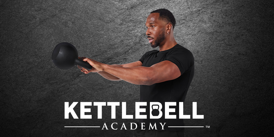 Entrena con columpios, cargadas y arrancadas en Kettlebell Academy de Amoila Cesar